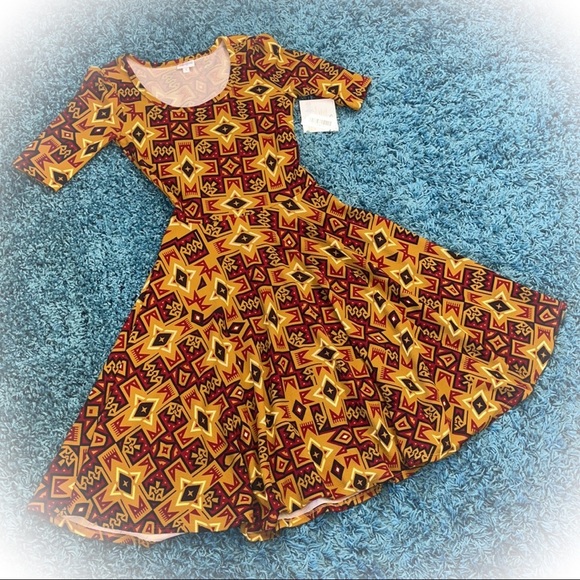 💕NWT Lularoe Nicole Dress Mustard Colored with Fun Star patterns💕 - Picture 10 of 12